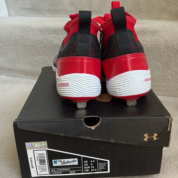 NIB MEN’S/BOY’S UNDER ARMOUR METAL CLEATS - Picture 3 of 6